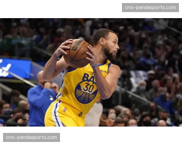 评论:裁判早期叫停比赛是否过于保护选手?霍克与史密斯的对决引争议 评论:裁判早期叫停比赛是否过于保护选手?霍克与史密斯的对决引争议